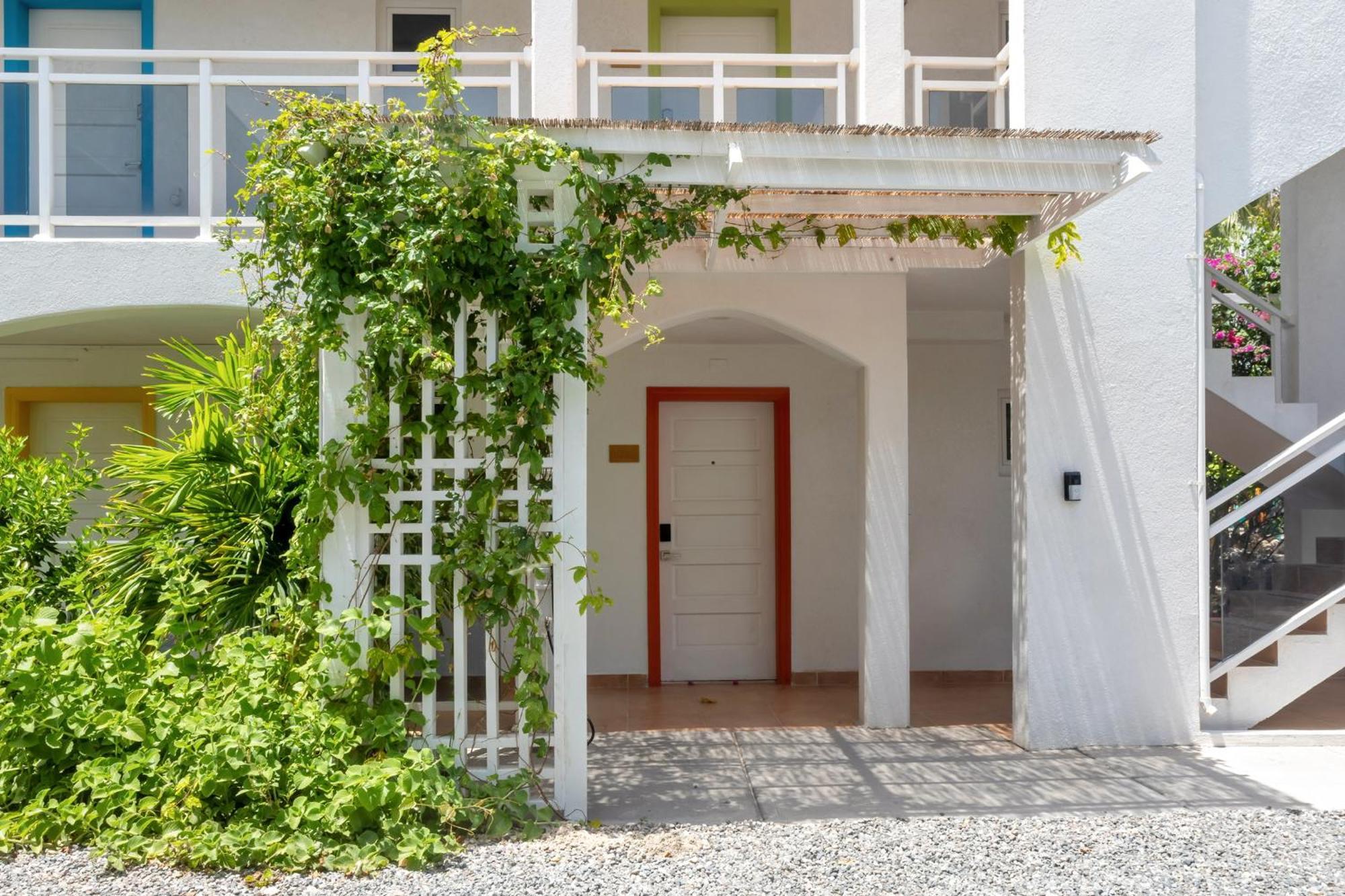 Maho Beach House - Petite Studio - Beach Access Luaran gambar